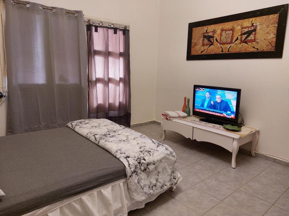 Modern Studio Central Haifa Free Wifi דירת נופש מאובזרת בחיפה Экстерьер фото